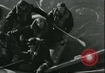 Standbild 8 Luftwaffen Besatzungsmitglieder Nordsee, 1945, aus Sekunde 39 historischem Filmmaterial Videoclip 65675061612