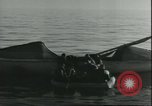 Standbild 8 Luftwaffen Besatzungsmitglieder Nordsee, 1945, aus Sekunde 42 historischem Filmmaterial Videoclip 65675061612