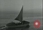 Standbild 8 Luftwaffen Besatzungsmitglieder Nordsee, 1945, aus Sekunde 44 historischem Filmmaterial Videoclip 65675061612
