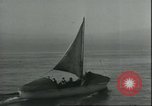 Standbild 8 Luftwaffen Besatzungsmitglieder Nordsee, 1945, aus Sekunde 45 historischem Filmmaterial Videoclip 65675061612
