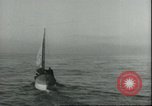 Standbild 8 Luftwaffen Besatzungsmitglieder Nordsee, 1945, aus Sekunde 48 historischem Filmmaterial Videoclip 65675061612