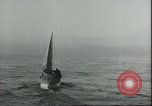 Standbild 8 Luftwaffen Besatzungsmitglieder Nordsee, 1945, aus Sekunde 50 historischem Filmmaterial Videoclip 65675061612