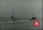 Standbild 8 Luftwaffen Besatzungsmitglieder Nordsee, 1945, aus Sekunde 51 historischem Filmmaterial Videoclip 65675061612