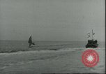 Standbild 8 Luftwaffen Besatzungsmitglieder Nordsee, 1945, aus Sekunde 53 historischem Filmmaterial Videoclip 65675061612
