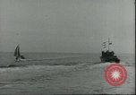 Standbild 8 Luftwaffen Besatzungsmitglieder Nordsee, 1945, aus Sekunde 55 historischem Filmmaterial Videoclip 65675061612