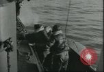 Standbild 8 Luftwaffen Besatzungsmitglieder Nordsee, 1945, aus Sekunde 57 historischem Filmmaterial Videoclip 65675061612