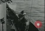 Standbild 8 Luftwaffen Besatzungsmitglieder Nordsee, 1945, aus Sekunde 58 historischem Filmmaterial Videoclip 65675061612
