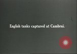 Standbild britischen Mark IV Panzer kampfunfähig durch die deutsche Artillerie Cambrai Frankreich, 1917, aus Sekunde 3 historischem Filmmaterial Videoclip 65675061614