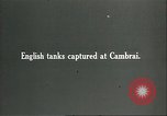 Standbild britischen Mark IV Panzer kampfunfähig durch die deutsche Artillerie Cambrai Frankreich, 1917, aus Sekunde 5 historischem Filmmaterial Videoclip 65675061614