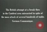 Standbild britischen Mark IV Panzer kampfunfähig durch die deutsche Artillerie Cambrai Frankreich, 1917, aus Sekunde 7 historischem Filmmaterial Videoclip 65675061614