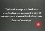 Standbild britischen Mark IV Panzer kampfunfähig durch die deutsche Artillerie Cambrai Frankreich, 1917, aus Sekunde 9 historischem Filmmaterial Videoclip 65675061614