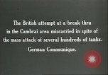 Standbild britischen Mark IV Panzer kampfunfähig durch die deutsche Artillerie Cambrai Frankreich, 1917, aus Sekunde 11 historischem Filmmaterial Videoclip 65675061614