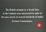 Standbild britischen Mark IV Panzer kampfunfähig durch die deutsche Artillerie Cambrai Frankreich, 1917, aus Sekunde 16 historischem Filmmaterial Videoclip 65675061614