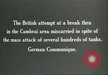 Standbild britischen Mark IV Panzer kampfunfähig durch die deutsche Artillerie Cambrai Frankreich, 1917, aus Sekunde 17 historischem Filmmaterial Videoclip 65675061614