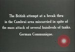 Standbild britischen Mark IV Panzer kampfunfähig durch die deutsche Artillerie Cambrai Frankreich, 1917, aus Sekunde 19 historischem Filmmaterial Videoclip 65675061614