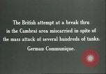 Standbild britischen Mark IV Panzer kampfunfähig durch die deutsche Artillerie Cambrai Frankreich, 1917, aus Sekunde 20 historischem Filmmaterial Videoclip 65675061614