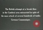 Standbild britischen Mark IV Panzer kampfunfähig durch die deutsche Artillerie Cambrai Frankreich, 1917, aus Sekunde 23 historischem Filmmaterial Videoclip 65675061614