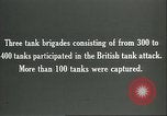 Standbild britischen Mark IV Panzer kampfunfähig durch die deutsche Artillerie Cambrai Frankreich, 1917, aus Sekunde 27 historischem Filmmaterial Videoclip 65675061614