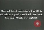 Standbild britischen Mark IV Panzer kampfunfähig durch die deutsche Artillerie Cambrai Frankreich, 1917, aus Sekunde 30 historischem Filmmaterial Videoclip 65675061614