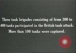 Standbild britischen Mark IV Panzer kampfunfähig durch die deutsche Artillerie Cambrai Frankreich, 1917, aus Sekunde 36 historischem Filmmaterial Videoclip 65675061614