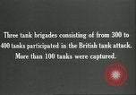 Standbild britischen Mark IV Panzer kampfunfähig durch die deutsche Artillerie Cambrai Frankreich, 1917, aus Sekunde 39 historischem Filmmaterial Videoclip 65675061614
