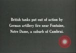 Standbild britischen Mark IV Panzer kampfunfähig durch die deutsche Artillerie Cambrai Frankreich, 1917, aus Sekunde 41 historischem Filmmaterial Videoclip 65675061614