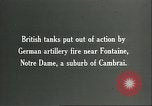 Standbild britischen Mark IV Panzer kampfunfähig durch die deutsche Artillerie Cambrai Frankreich, 1917, aus Sekunde 43 historischem Filmmaterial Videoclip 65675061614