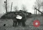Standbild gefangenen britischen Mark IV heavy Tank Cambrai Frankreich, 1917, aus Sekunde 13 historischem Filmmaterial Videoclip 65675061615