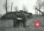 Standbild gefangenen britischen Mark IV heavy Tank Cambrai Frankreich, 1917, aus Sekunde 17 historischem Filmmaterial Videoclip 65675061615