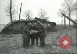 Standbild gefangenen britischen Mark IV heavy Tank Cambrai Frankreich, 1917, aus Sekunde 19 historischem Filmmaterial Videoclip 65675061615