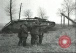 Standbild gefangenen britischen Mark IV heavy Tank Cambrai Frankreich, 1917, aus Sekunde 22 historischem Filmmaterial Videoclip 65675061615