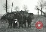 Standbild gefangenen britischen Mark IV heavy Tank Cambrai Frankreich, 1917, aus Sekunde 24 historischem Filmmaterial Videoclip 65675061615