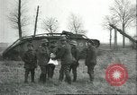 Standbild gefangenen britischen Mark IV heavy Tank Cambrai Frankreich, 1917, aus Sekunde 25 historischem Filmmaterial Videoclip 65675061615