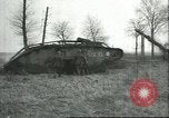 Standbild gefangenen britischen Mark IV heavy Tank Cambrai Frankreich, 1917, aus Sekunde 35 historischem Filmmaterial Videoclip 65675061615