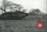 Standbild gefangenen britischen Mark IV heavy Tank Cambrai Frankreich, 1917, aus Sekunde 45 historischem Filmmaterial Videoclip 65675061615