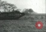Standbild gefangenen britischen Mark IV heavy Tank Cambrai Frankreich, 1917, aus Sekunde 46 historischem Filmmaterial Videoclip 65675061615