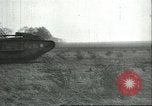 Standbild gefangenen britischen Mark IV heavy Tank Cambrai Frankreich, 1917, aus Sekunde 49 historischem Filmmaterial Videoclip 65675061615
