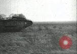 Standbild gefangenen britischen Mark IV heavy Tank Cambrai Frankreich, 1917, aus Sekunde 50 historischem Filmmaterial Videoclip 65675061615