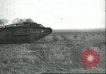 Standbild gefangenen britischen Mark IV heavy Tank Cambrai Frankreich, 1917, aus Sekunde 51 historischem Filmmaterial Videoclip 65675061615