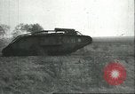 Standbild gefangenen britischen Mark IV heavy Tank Cambrai Frankreich, 1917, aus Sekunde 54 historischem Filmmaterial Videoclip 65675061615
