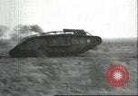 Standbild gefangenen britischen Mark IV heavy Tank Cambrai Frankreich, 1917, aus Sekunde 55 historischem Filmmaterial Videoclip 65675061615