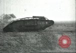 Standbild gefangenen britischen Mark IV heavy Tank Cambrai Frankreich, 1917, aus Sekunde 56 historischem Filmmaterial Videoclip 65675061615