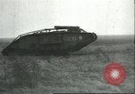 Standbild gefangenen britischen Mark IV heavy Tank Cambrai Frankreich, 1917, aus Sekunde 62 historischem Filmmaterial Videoclip 65675061615