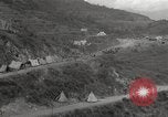 Standbild Burma road Birma, 1944, aus Sekunde 27 historischem Filmmaterial Videoclip 65675061637