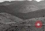 Standbild Burma road Birma, 1944, aus Sekunde 62 historischem Filmmaterial Videoclip 65675061637