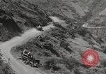 Standbild Burma road Birma, 1944, aus Sekunde 27 historischem Filmmaterial Videoclip 65675061638