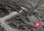 Standbild Burma road Birma, 1944, aus Sekunde 28 historischem Filmmaterial Videoclip 65675061638