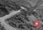 Standbild Burma road Birma, 1944, aus Sekunde 31 historischem Filmmaterial Videoclip 65675061638