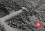 Standbild Burma road Birma, 1944, aus Sekunde 32 historischem Filmmaterial Videoclip 65675061638