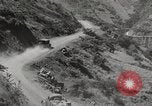 Standbild Burma road Birma, 1944, aus Sekunde 37 historischem Filmmaterial Videoclip 65675061638
